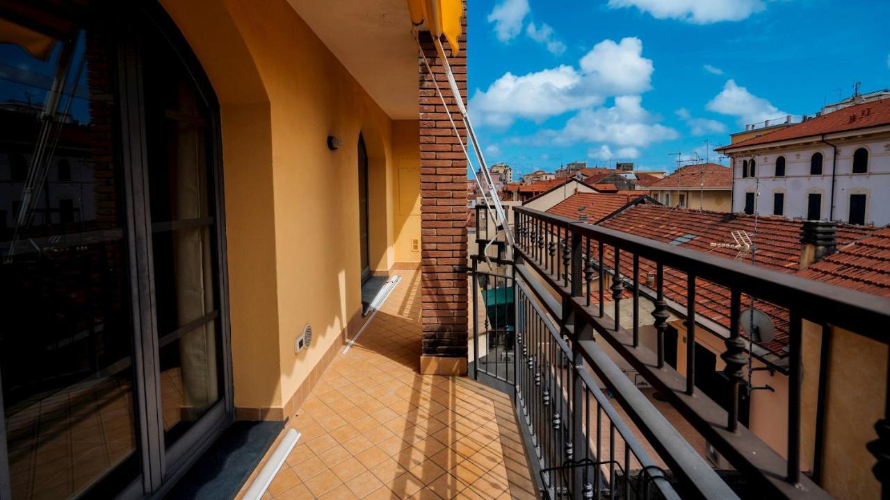 Dei Mille 31 B Apartman Albenga Kültér fotó