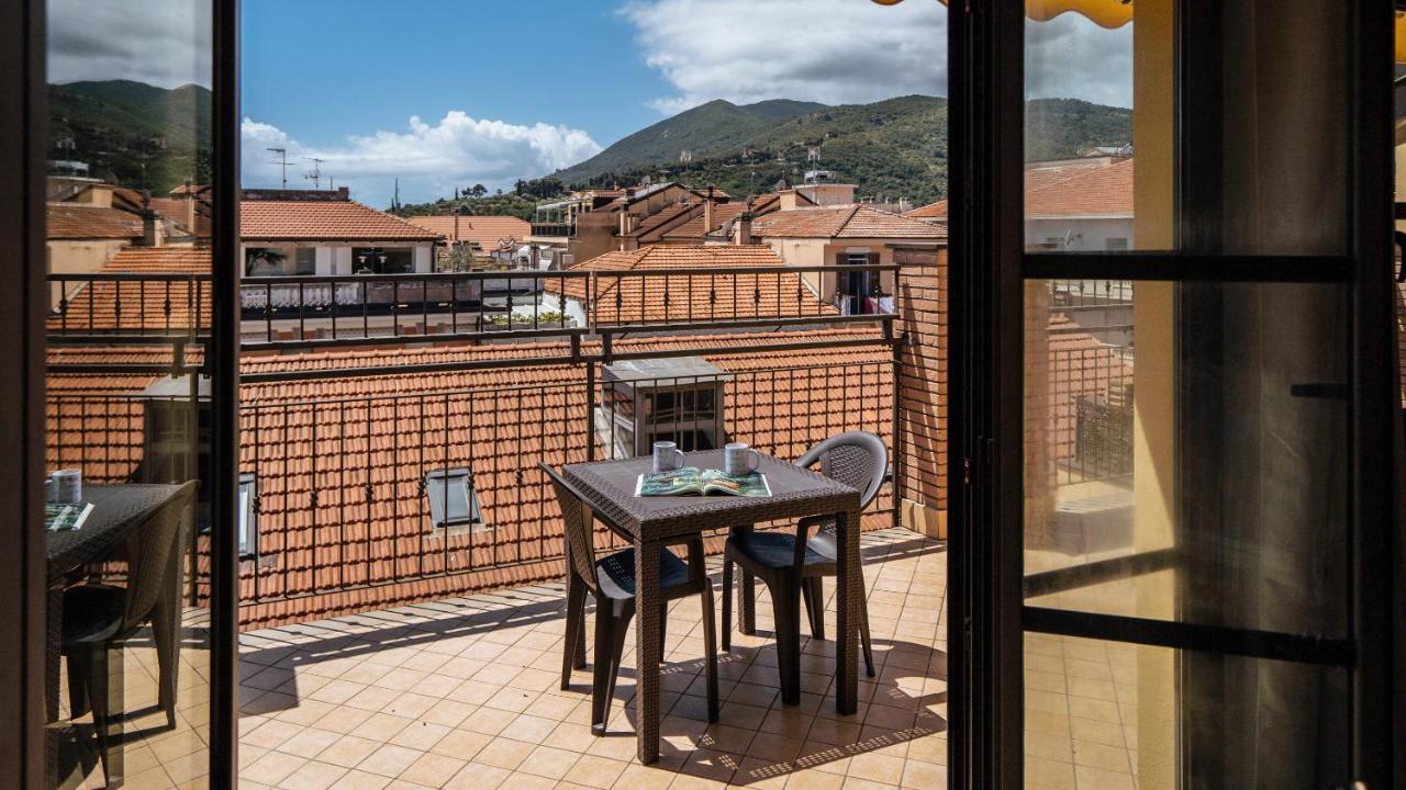 Dei Mille 31 B Apartman Albenga Kültér fotó