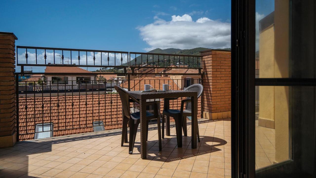 Dei Mille 31 B Apartman Albenga Kültér fotó