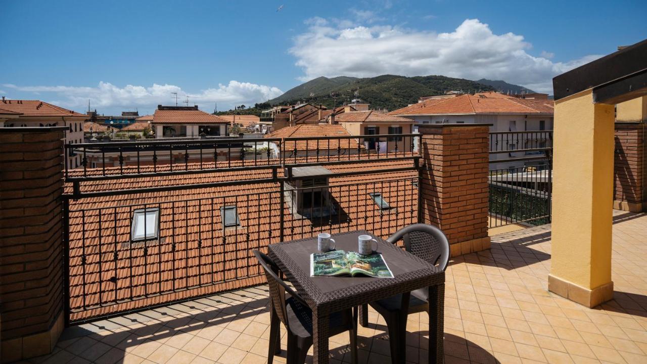 Dei Mille 31 B Apartman Albenga Kültér fotó